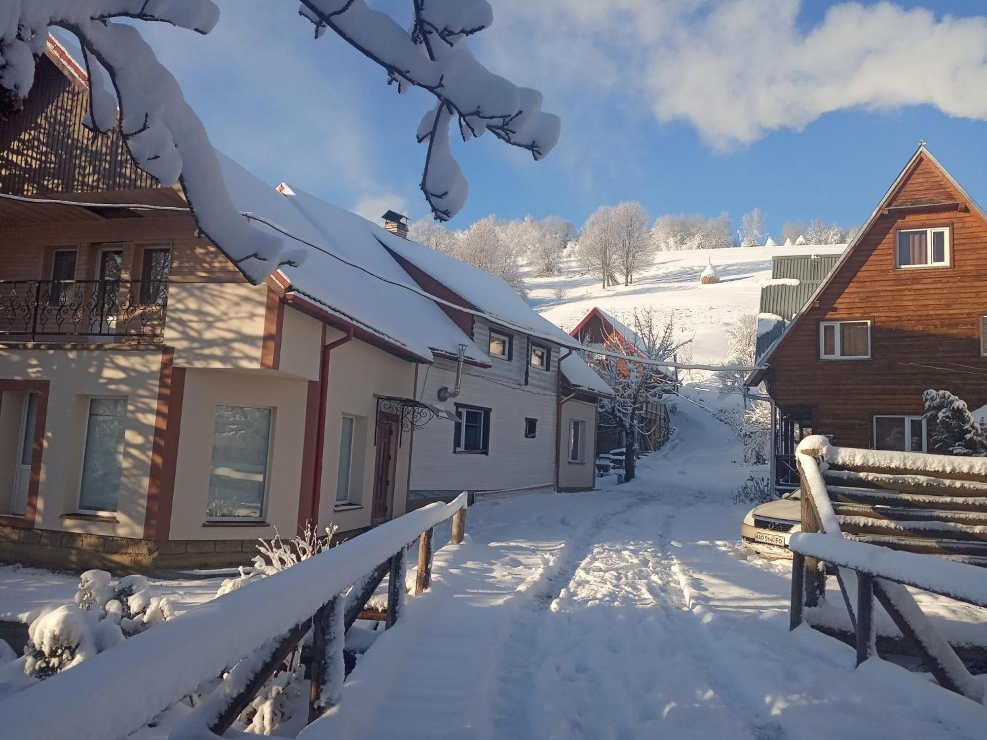 Hotel У Олега Verkhne-Studenyy Exterior foto